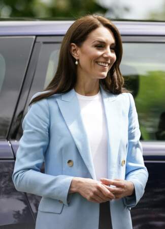 Kate Middleton porte sa couleur préférée : le bleu, le 7 mai 2023