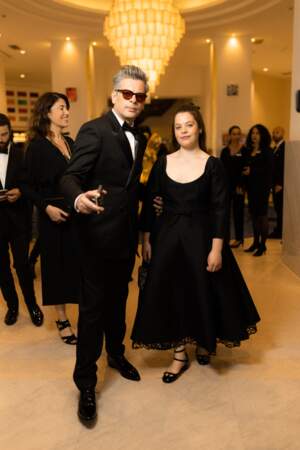 Benjamin Biolay et sa fille Anna - Montée des marches du film "Indiana Jones et le Cadran de la Destinée" pour le 76ème Festival de Cannes. Le 18 mai 2023