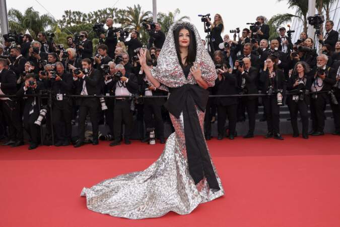 Aishwarya Rai - Montée des marches du film "Indiana Jones et le Cadran de la Destinée" pour le 76ème Festival de Cannes. Le 18 mai 2023