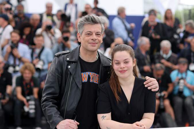 Benjamin Biolay et sa fille Anna - Photocall de "Rosalie" lors du 76ème Festival International du Film de Cannes, le 18 mai 2023