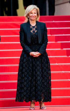 Iris Knobloch est élégante en longue robe dentelée au 76ᵉ Festival Cannes, le 17 mai 2023