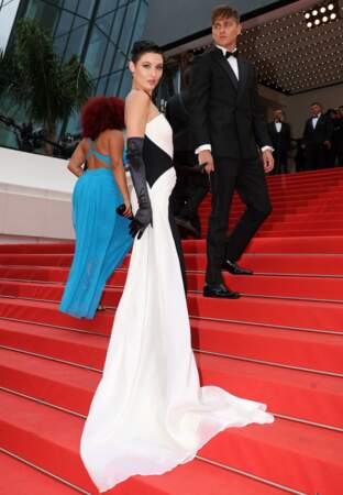 Grace Elizabeth et sa robe bicolore au Festival de Cannes, le 17 mai 2023