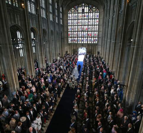 La princesse Eugenie d'York et Jack Brooksbank s'unissent le 12 octobre 2018 en la chapelle Saint-George au château de Windsor (ici une vue de la foule à rassemblée pour la cérémonie)