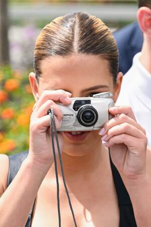 Jour 2 : Adele Exarchopoulos prend en photo les photographes (Le 18 mai 2023, au Festival de Cannes)