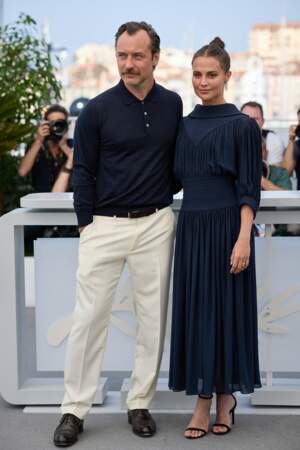 Jude Law et Alicia Vikander au sommet du glamour au photocall du film "Firebrand (le jeu de la reine)" au Festival International du Film de Cannes, le 22 mai 2023
