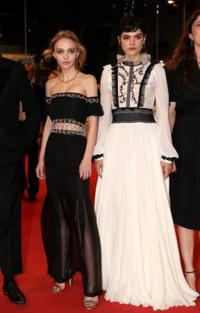 À son arrivée au Festival de Cannes en 2016, Lily-Rose Depp renoue avec la marque Chanel, dont elle est égérie beauté 