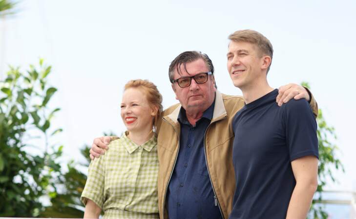 Aki Kaurismâki, Alma Pöysti et Jussi Vatanen assistent à la présentation presse du film "Kuolleet Lehdet (Les Feuilles Mortes)" en compétition du 76ème Festival de Cannes, le 23 mai 2023