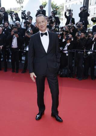 Tom Hanks à la montée des marches du film Asteroid City de Wes Anderson au Festival de Cannes, le 23 mai 2023