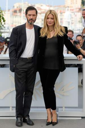 Melvil Poupaud  et Virginie présentent le film "L'amour et les forêts (just the two of us)" lors du 76ème Festival International du Film de Cannes, le 24 mai 2023