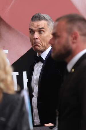 Jour 5  : Robbie Williams en mode grimace (Le 19 mai 2023, au Festival de Cannes)