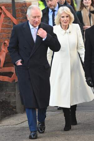 Camilla Parker Bowles choisit le manteau immaculé de blanc à Londres, le 8 février 2023