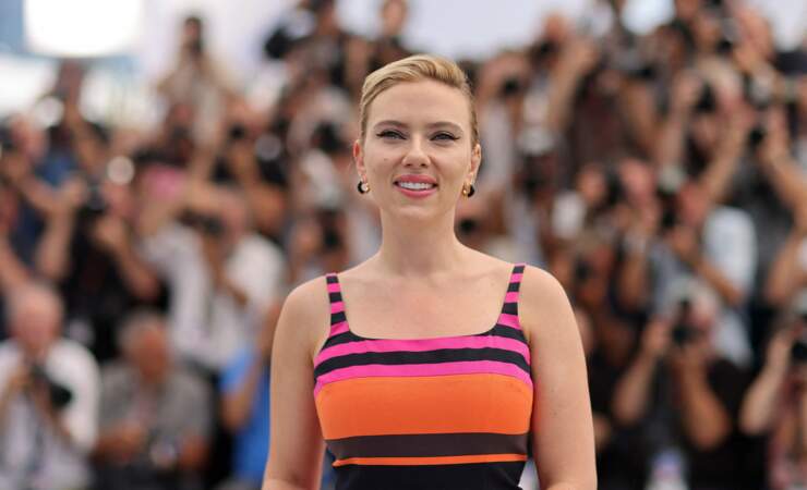 Scarlett Johannson resplendissante lors du photocall du film "Asteroid City" lors du 76ème Festival International du Film de Cannes, le 24 mai 2023