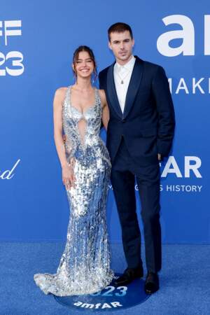 Léa Elui et son son compagnon Scott Morton au sommet du chic  lors du gala de l’AmFar 2023 à l’Hôtel du Cap-Eden-Roc, en marge du 76ème Festival International du Film de Cannes, le 25 mai 2023. 