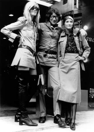 Betty Catroux, Yves Saint Laurent et Loulou de La Falaise, ici en septembre 1969 devant la boutique Rive Gauche à Londres