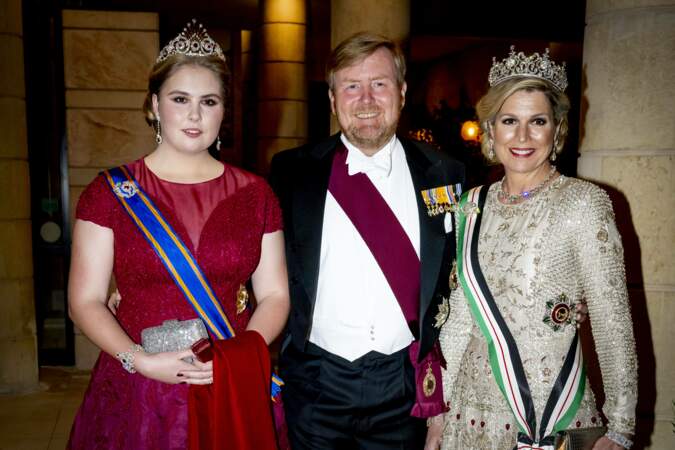 La reine Maxima, le roi Willem-Alexander et la princesse Catharina-Amalia des Pays-Bas lors de la réception et le dîner de mariage du prince Hussein de Jordanie et de Rajwa al Saif, au palais Zahran à Amman, Jordanie, le 1er juin 2023.