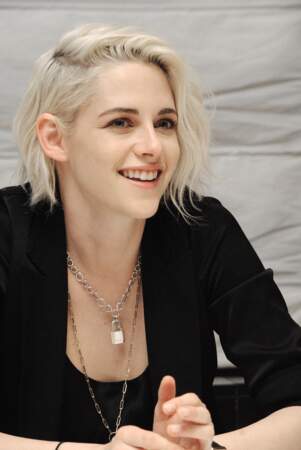 Kristen Stewart et le carré dégradé blond polaire