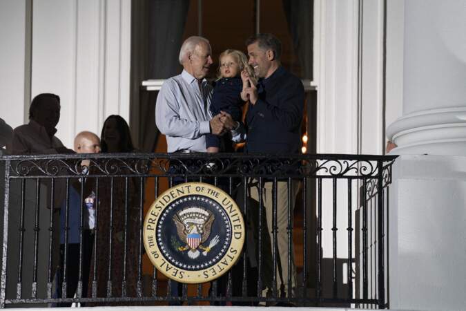 Joe Biden et son fils Hunter, lors de la célébration de l'Independence Day dans le parc de la Maison Blanche à Washington, le 4 juillet 2022.