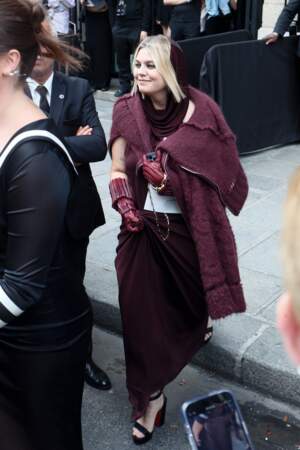 La robe-capuche de Louane Emera au défilé Couture Jean Paul Gaultier - collection automne-hiver 2024. Le 5 juillet 2023 