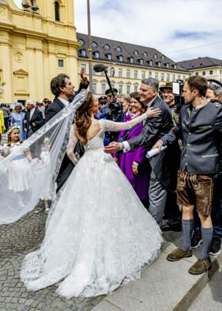 La longue robe de mariée dentelée signée Reem de Sophie-Alexandra Evekink, le 20 mai 2023