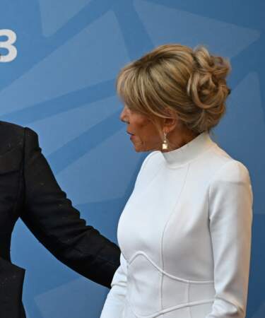 Brigitte Macron et son chignon torsadé au dîner officiel du sommet de l'Otan à Vilnius, le 11 juillet 2023