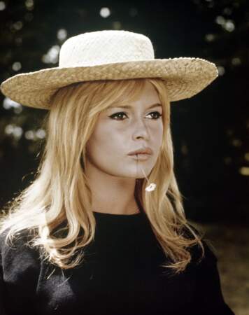 Brigitte Bardot était une grande aficionado des couvre-chefs.