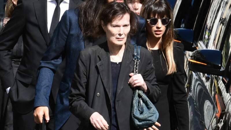 Était également présent aux obsèques, Bambou, la dernière compagne de Serge Gainsbourg, venu rendre hommage à Jane Birkin, en l'église Saint-Roch à Paris, le 24 juillet 2023.