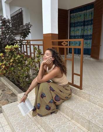 Flora Coquerel, l'ancienne Miss France 2014 assume ses cheveux au naturel pendant ses vacances d'été en Afrique, le 24 juillet 2023