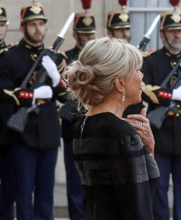 Le chignon volumineux de Brigitte Macron au palais de l'Élysée, le 22 juin 2023 