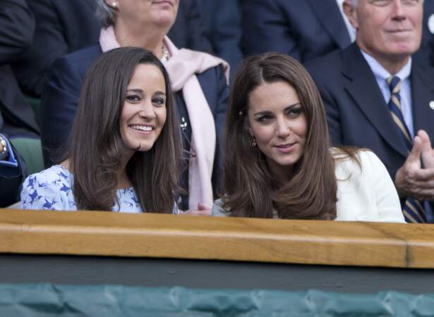 Pippa et Kate Middleton complices au tournoi de tennis de Wimbledon en 2012