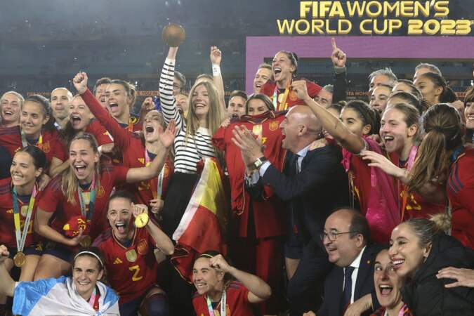 La reine Letizia d'Espagne et sa fille la princesse Sofia ont fait la fête avec les joueuses espagnoles après leur victoire à la Coupe du monde féminine 2023