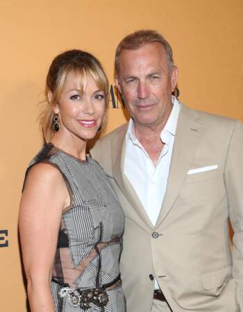 Kevin Costner et son ex-femme, Christine lors de la première du film "Yellowstone", aux studios Paramount Studios, à Los Angeles.