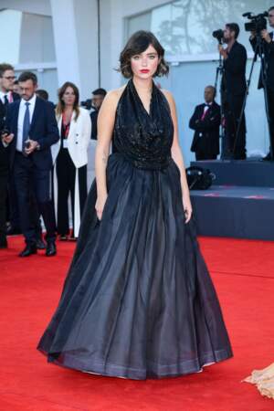 Giovanna Scott arrive à la cérémonie d'ouverture et la projection du film "The order of time" lors du 80ème festival international du film de Venise, La Mostra