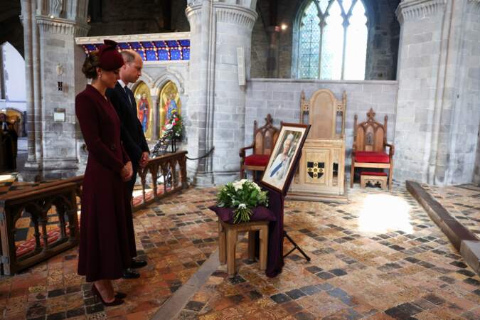Ce vendredi 8 septembre, au Pays de Galles, un moment de silence et de recueillement a été effectué par le prince William et Kate Middleton, lors d'un service religieux marquant le premier anniversaire de la mort de la reine Elizabeth II.