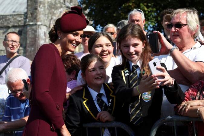 Kate Middleton, princesse de Galles, a pris des selfies aux côtés du peuple gallois ce vendredi 8 septembre 2023,  après un hommage à Elizabeth II, un an après sa mort.