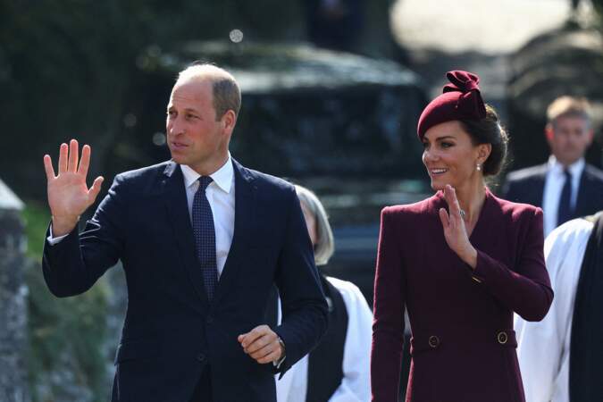 Le prince William et Kate Middleton ont salué de la main le peuple gallois présent devant la cathédrale St Davids à Haverfordwest dans le Pembrokeshire, au Royaume Uni, ce vendredi 8 septembre 2023.