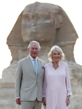 Charles et Camilla visitent les pyramides de Guizeh et le Sphynx le 18 novembre 2021
