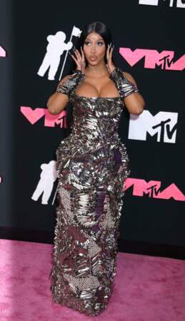 Cardi B fait sensation sur le photocall de la cérémonie des "MTV Video Music Awards 2023" au Prudential Center à Newark en robe Dilara Findikoglu