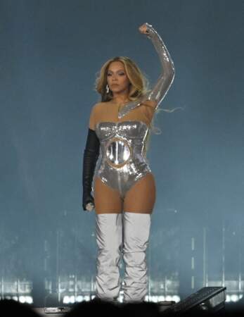 Beyonce en Courrèges au premier concert de sa tournée mondiale à Stockholm