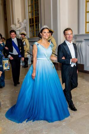 La princesse Victoria de Suède et son époux arrivent au dîner de gala pour le jubilé du roi Carl XVI Gustav de Suède au Palais royal de Stockholm