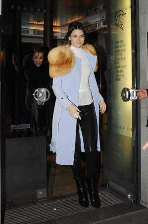 Kris Jenner et sa fille Kendall Jenner dînent au restaurant Caviar Kaspia à Paris