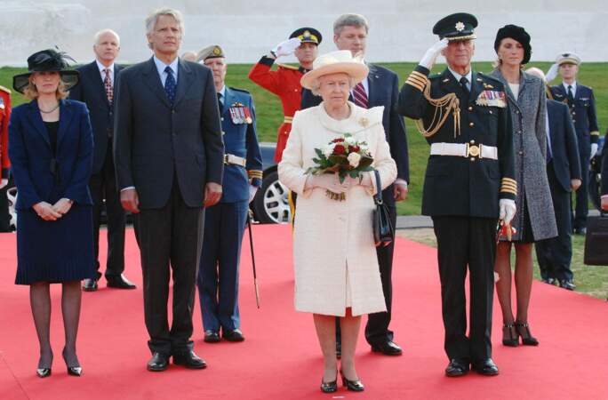 Avril 2007 : la reine commémore les Canadiens tombés à Vimy