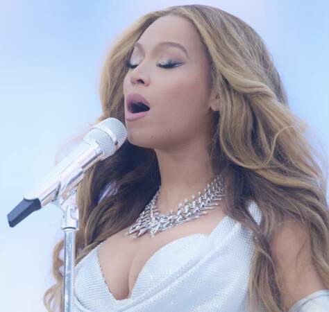 À Bruxelles, Beyonce est montée sur scène parée d’un magnifique collier créé sur mesure par Tiffany & Co.