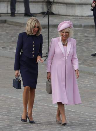 La Première dame Brigitte Macron et la reine Camilla complices sur les Champs-Élysées, ce mercredi 20 septembre 2023