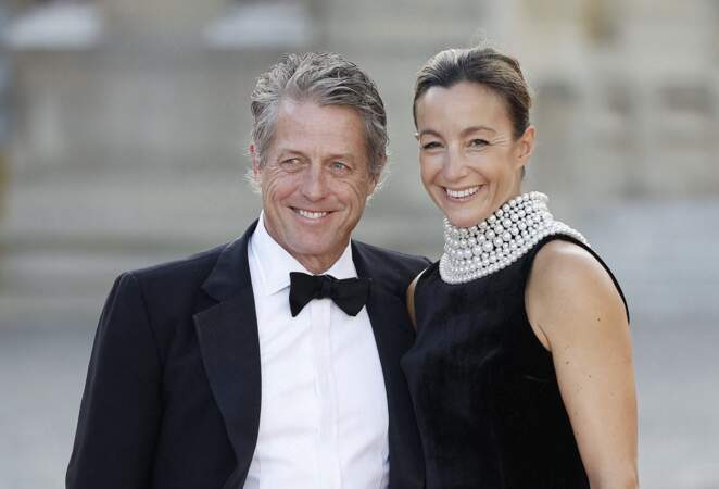 L'acteur Hugh Grant et sa femme Anna Elisabet Eberstein arrivent au dîner d'État organisé à Versailles en l'honneur du roi Charles III et Camilla, ce mercredi 20 septembre 2023