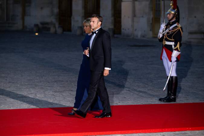 Le couple présidentiel, Emmanuel et Brigitte Macron, arrive au château de Versailles pour le dîner d'État organisé en l'honneur de Charles III et Camilla, ce mercredi 20 septembre 2023