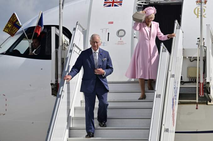 Le roi Charles III et son épouse Camilla Parker Bowles ont atterri à l'aéroport Paris-Orly, ce mercredi 20 septembre 2023