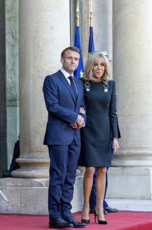 Le couple présidentiel, Emmanuel et Brigitte Macron, très élégants pour accueillir Charles III et Camilla à l'Élysée, ce jeudi 21 septembre 2023