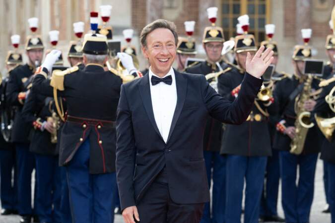 Stéphane Bern arrive au dîner d'État organisé à Versailles en l'honneur du roi Charles III et Camilla, ce mercredi 20 septembre 2023