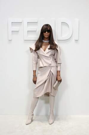 Naomi Campbell sur le photocall au défilé Fendi à Milan