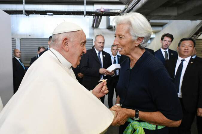 Le pape François rencontre Christine Lagarde, présidente de la Banque centrale européenne, après la messe géante célébrée au stade Vélodrome de Marseille